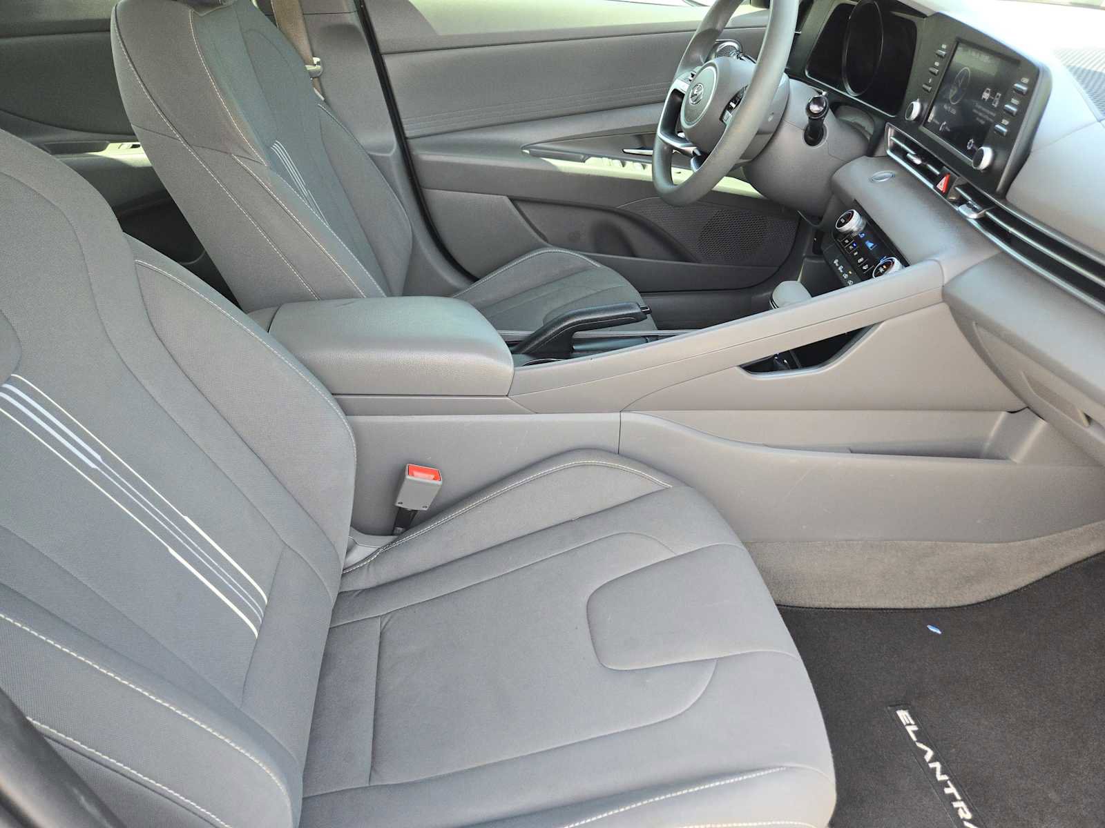 Used 2021 Hyundai Elantra SEL FWD image 13