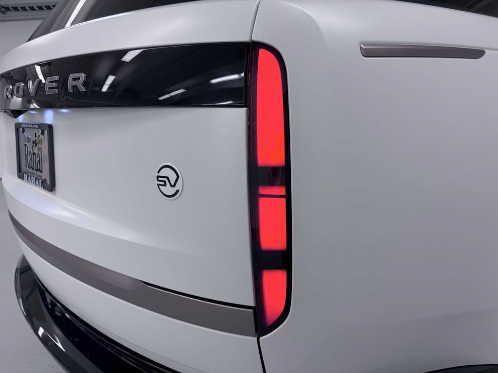 Used 2023 Land Rover Range Rover SV AWD/4WD image 9
