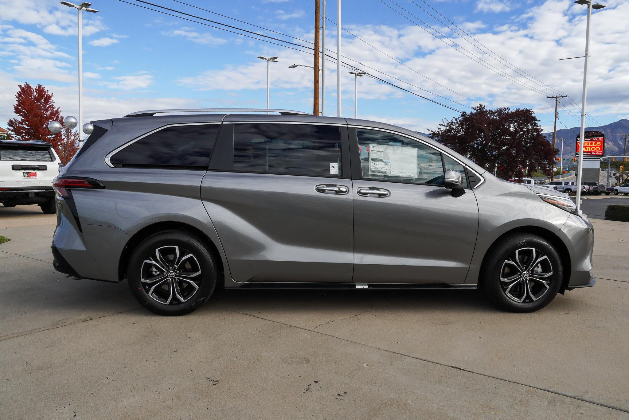 New 2026 Toyota Sienna Platinum AWD/4WD image 9