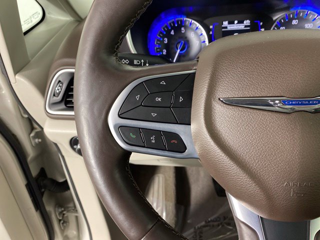 Used 2020 Chrysler Pacifica Touring w/ Cold Weather Group FWD image 23