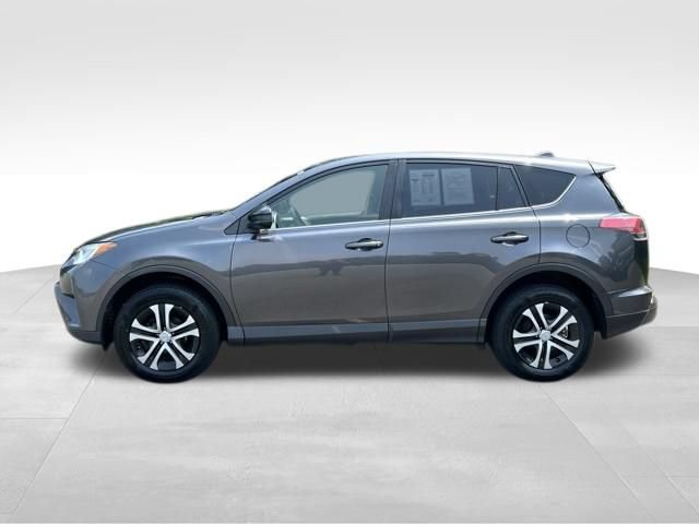 Used 2018 Toyota RAV4 LE w/ All Weather Liner Package AWD/4WD video 2