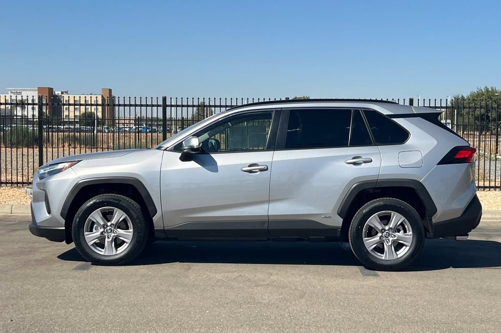 Certified 2025 Toyota RAV4 XLE AWD/4WD image 9