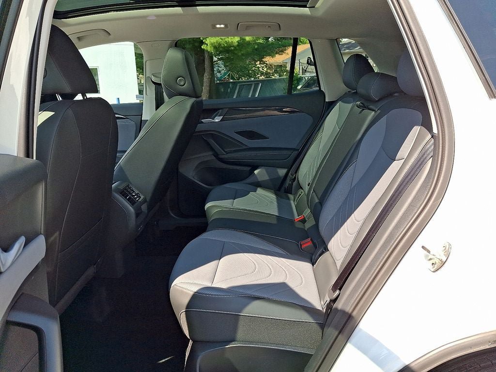 Used 2026 Volkswagen Tiguan SE w/ Panoramic Sunroof Package AWD/4WD image 11