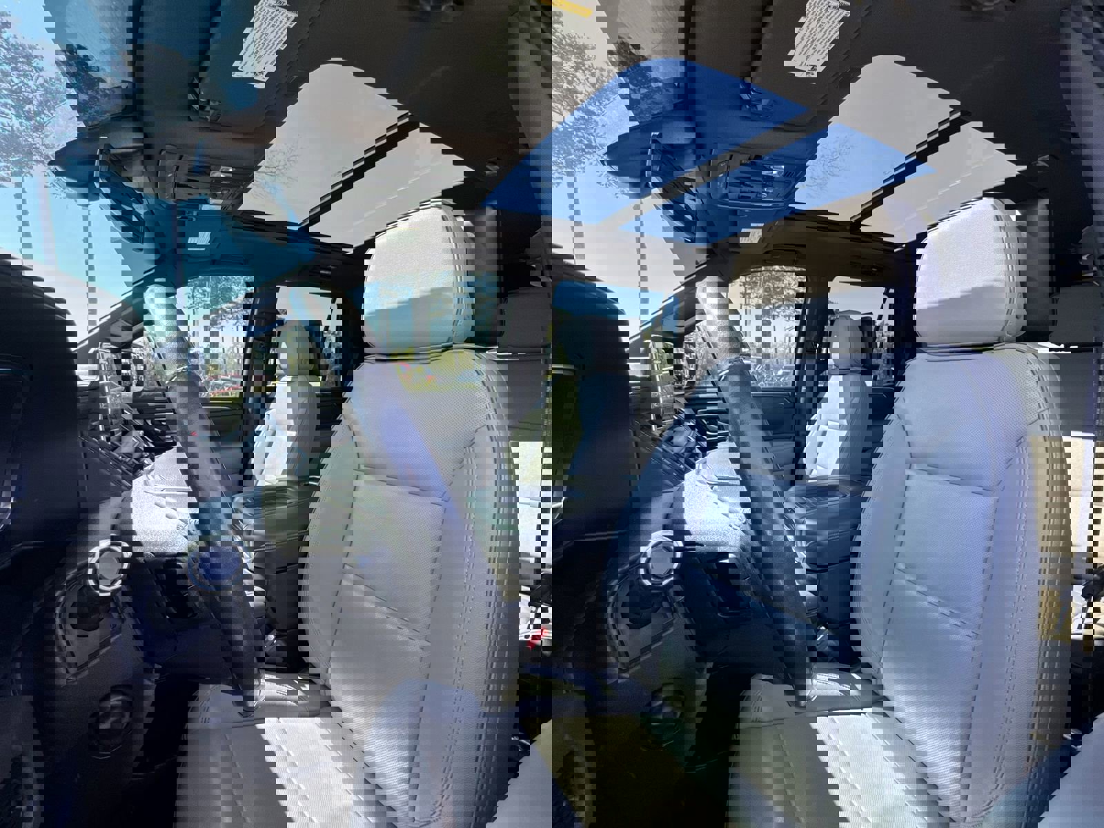 Used 2022 GMC Yukon SLT w/ SLT Premium Package image 28