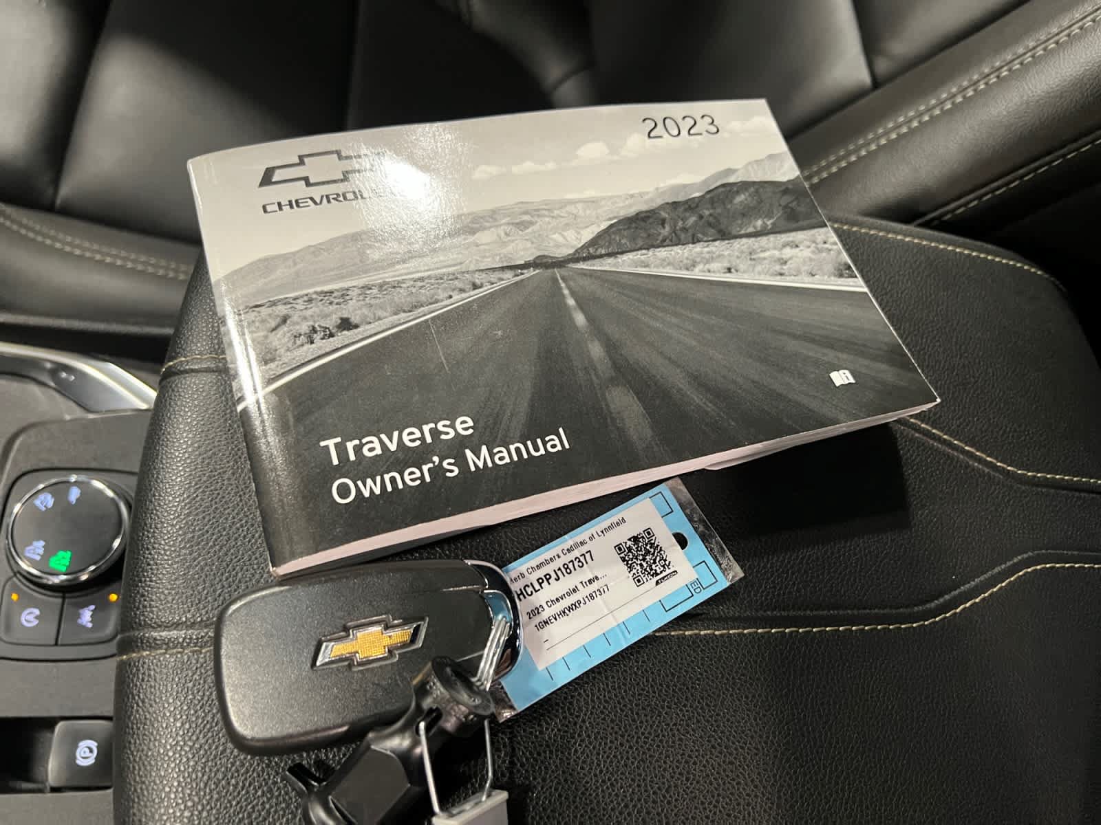 Used 2023 Chevrolet Traverse LT w/ LT Premium Package AWD/4WD image 12