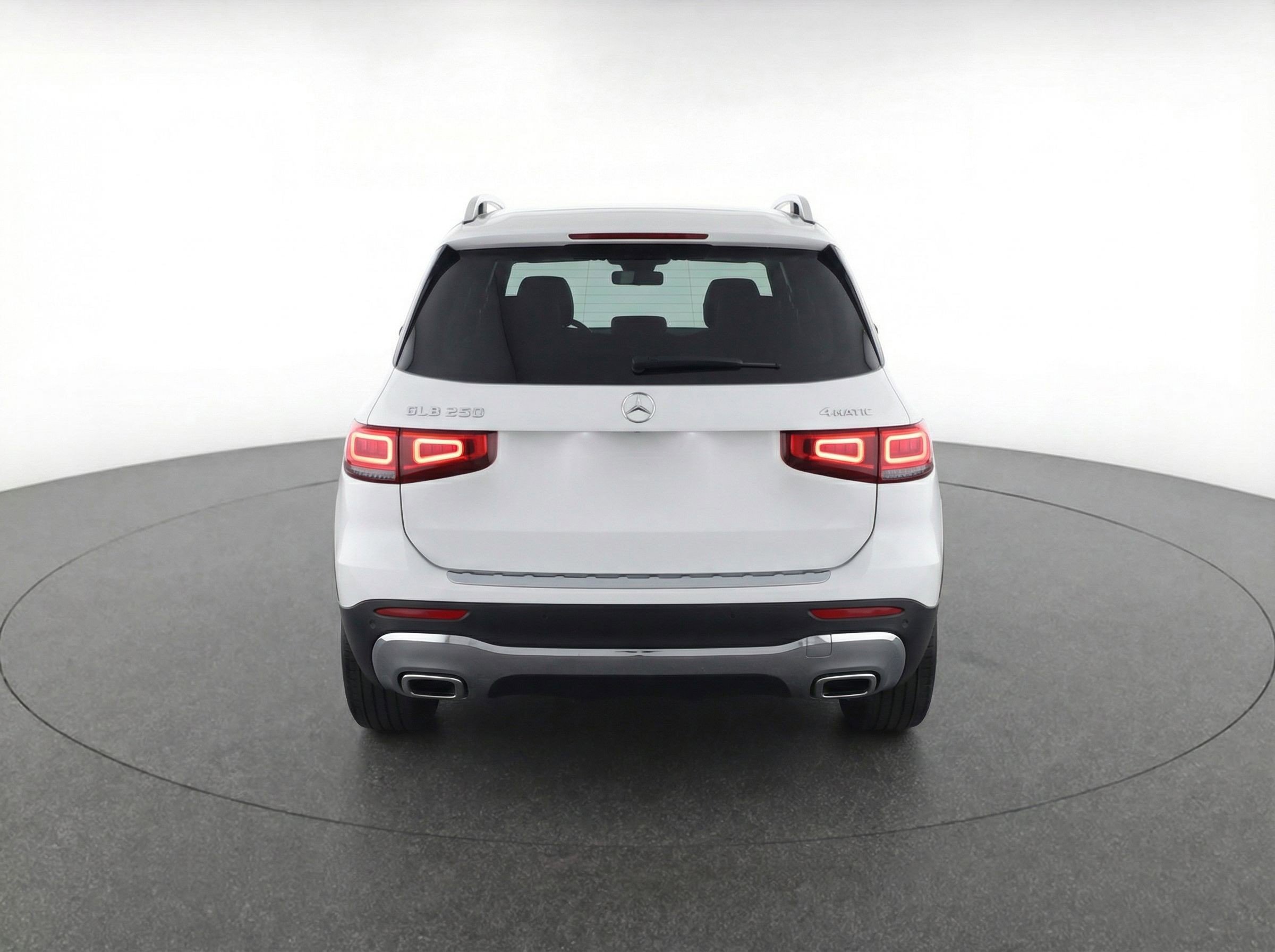 Used 2025 Mercedes-Benz GLB 250 4MATIC image 7