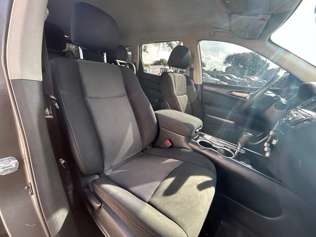 Used 2017 Nissan Pathfinder SV w/ Trailer Tow Package FWD image 27