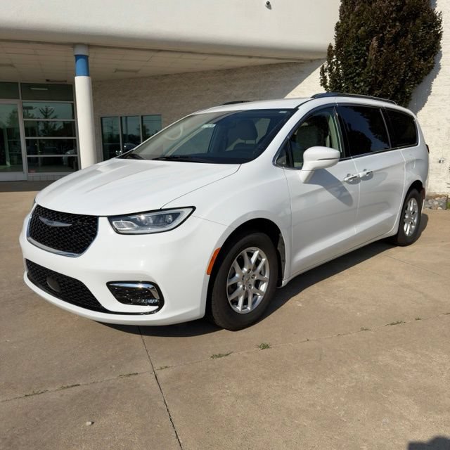 Used 2021 Chrysler Pacifica Touring-L w/ Uconnect Theater Family Group