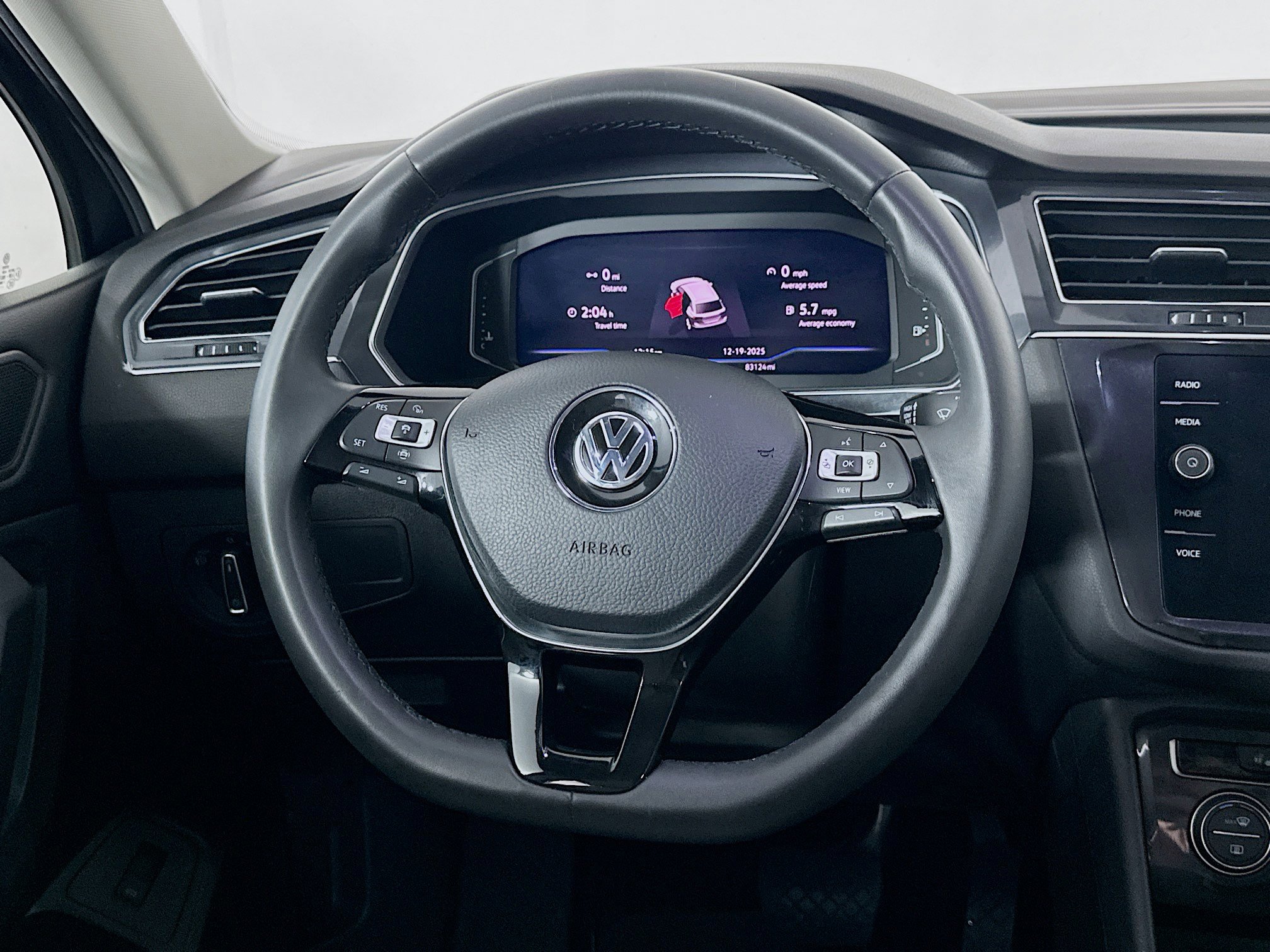 Used 2020 Volkswagen Tiguan SEL w/ 3rd Row Seat Package image 18