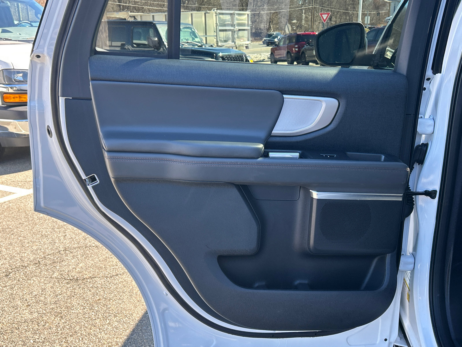 Used 2025 Ford Expedition Active image 24