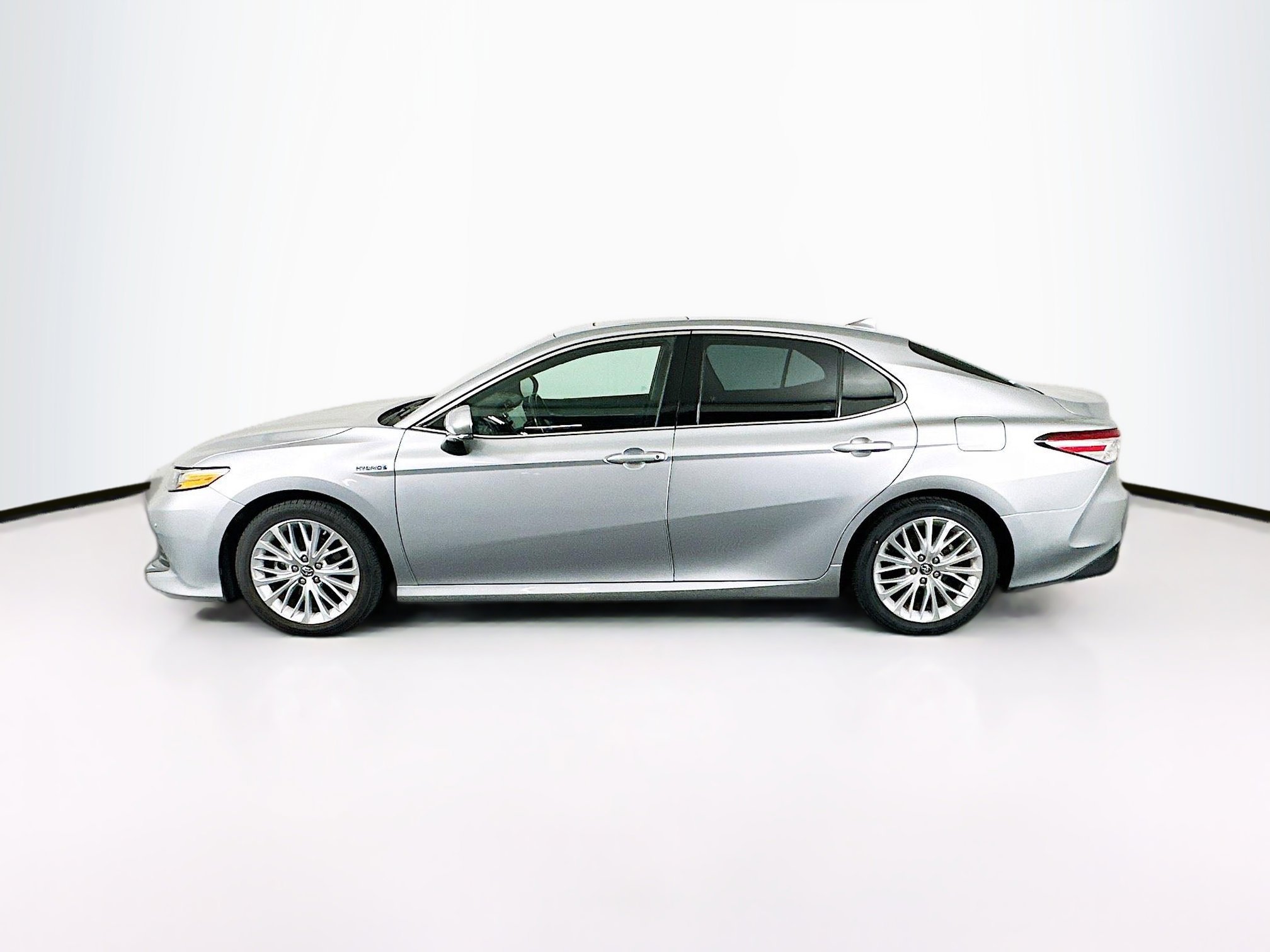 Used 2018 Toyota Camry XLE w/ Audio Package FWD image 4