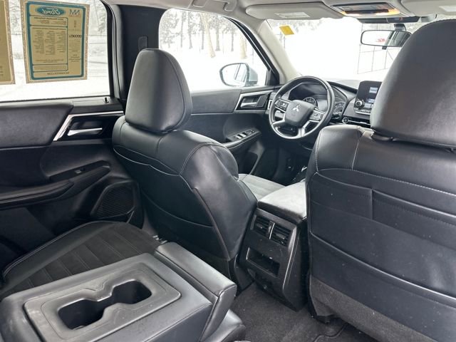 Used 2024 Mitsubishi Outlander AWD image 13
