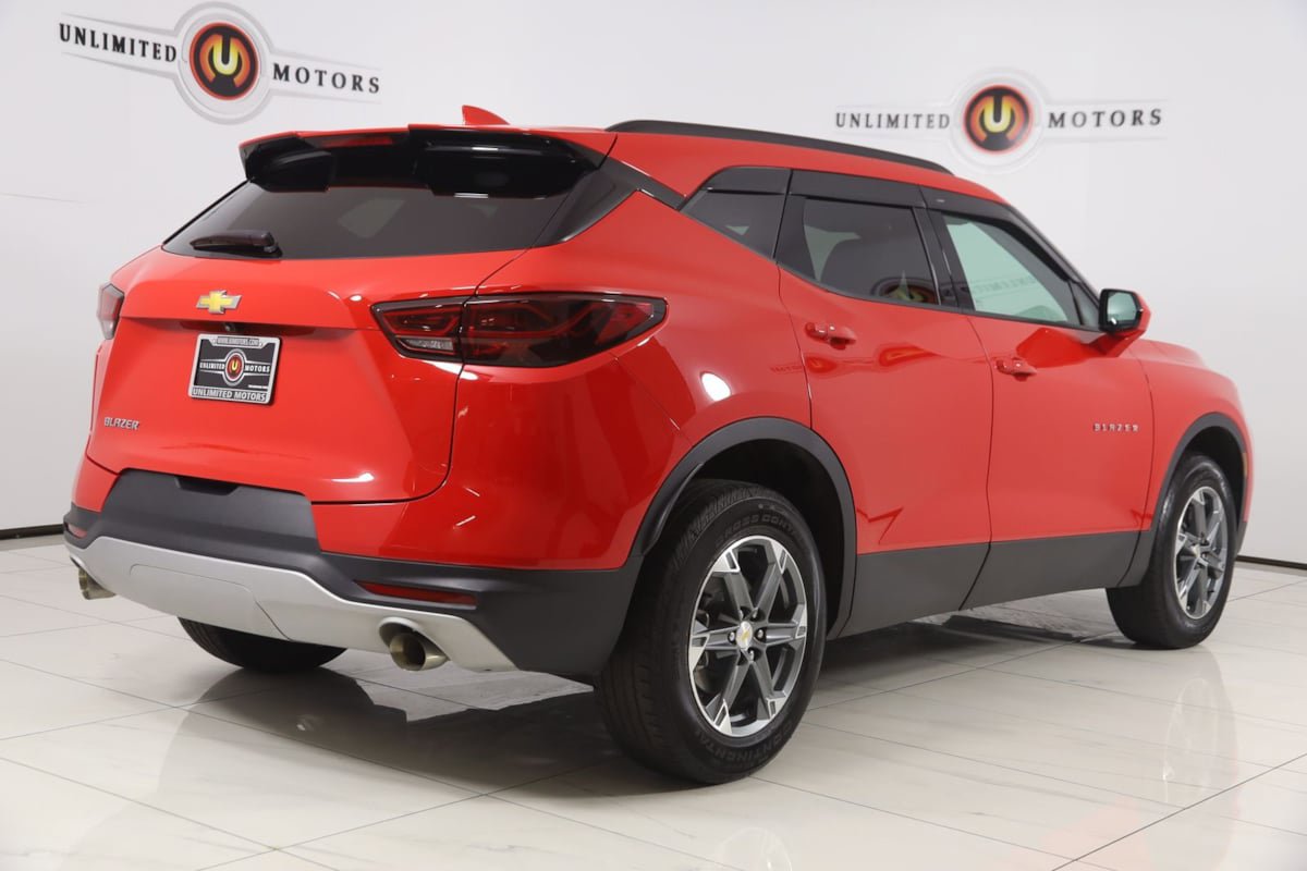 Used 2024 Chevrolet Blazer LT w/ Convenience Package FWD image 3