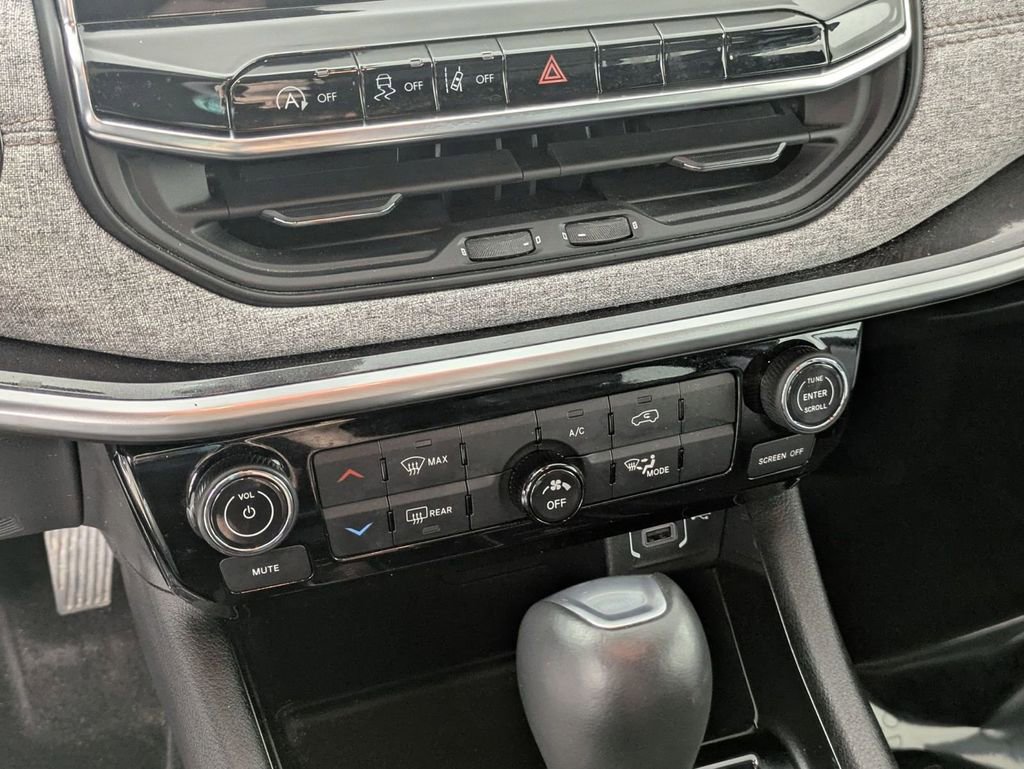 Used 2023 Jeep Compass Latitude image 20