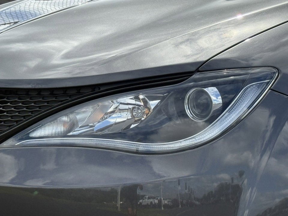 Used 2020 Chrysler Pacifica Touring-L Plus image 45