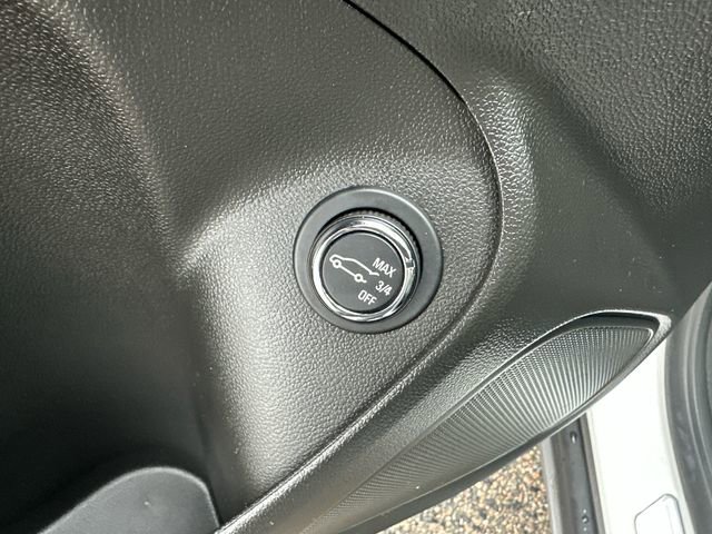 Used 2022 Buick Encore GX Essence w/ Experience Buick Package image 23