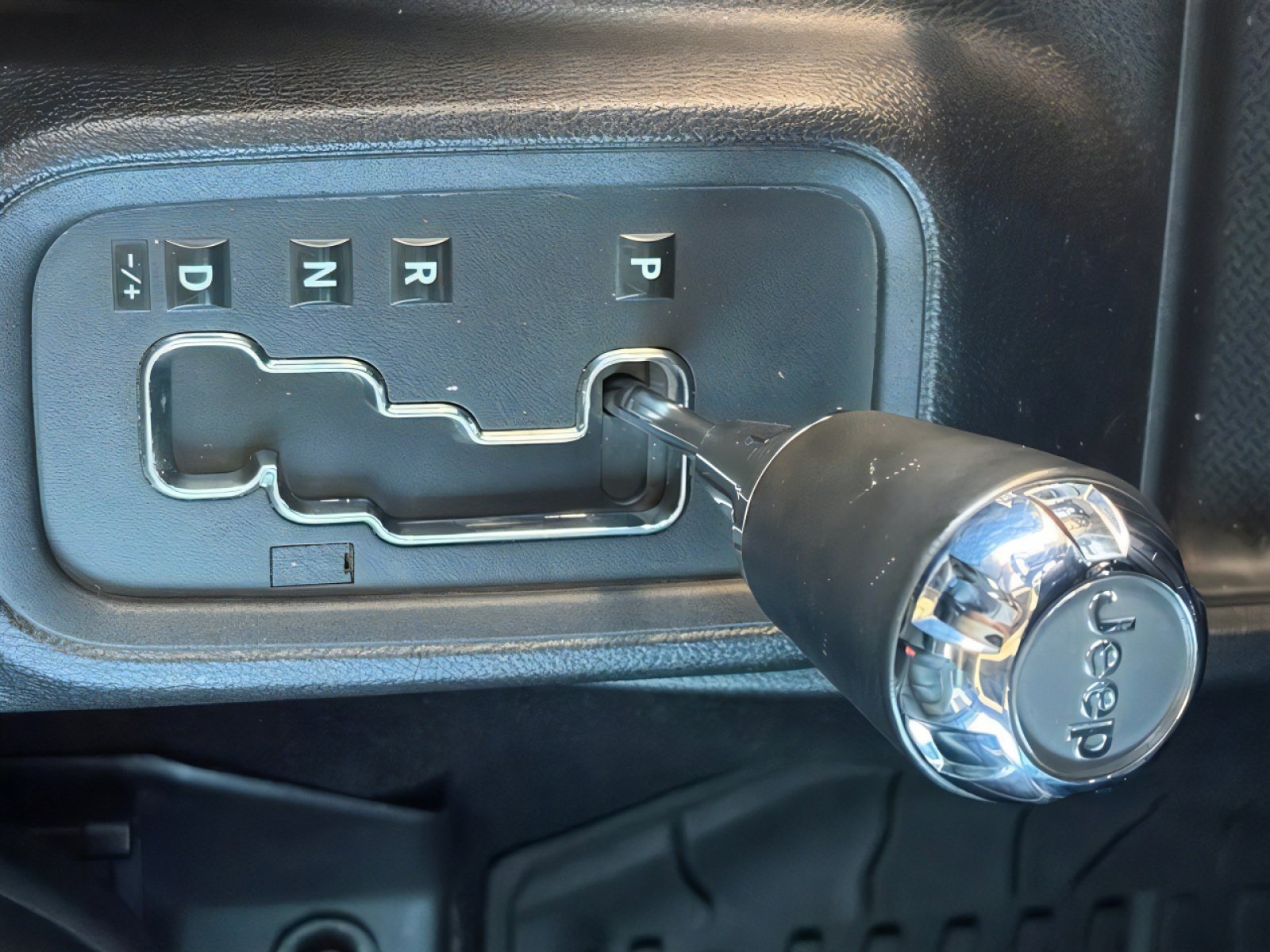 Used 2016 Jeep Wrangler Unlimited Rubicon image 26