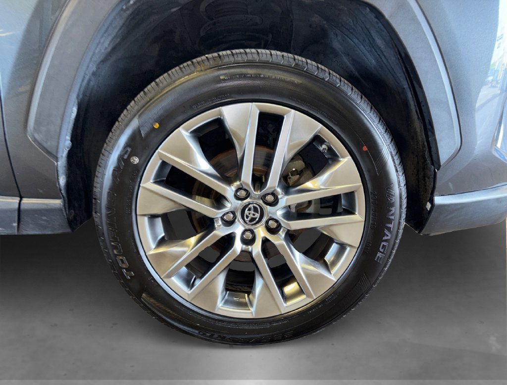 Used 2019 Toyota RAV4 XLE Premium FWD image 21