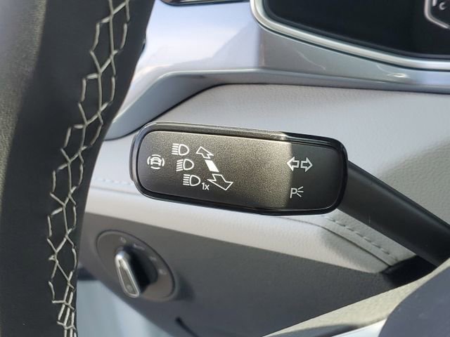 New 2025 Volkswagen Taos SEL image 17