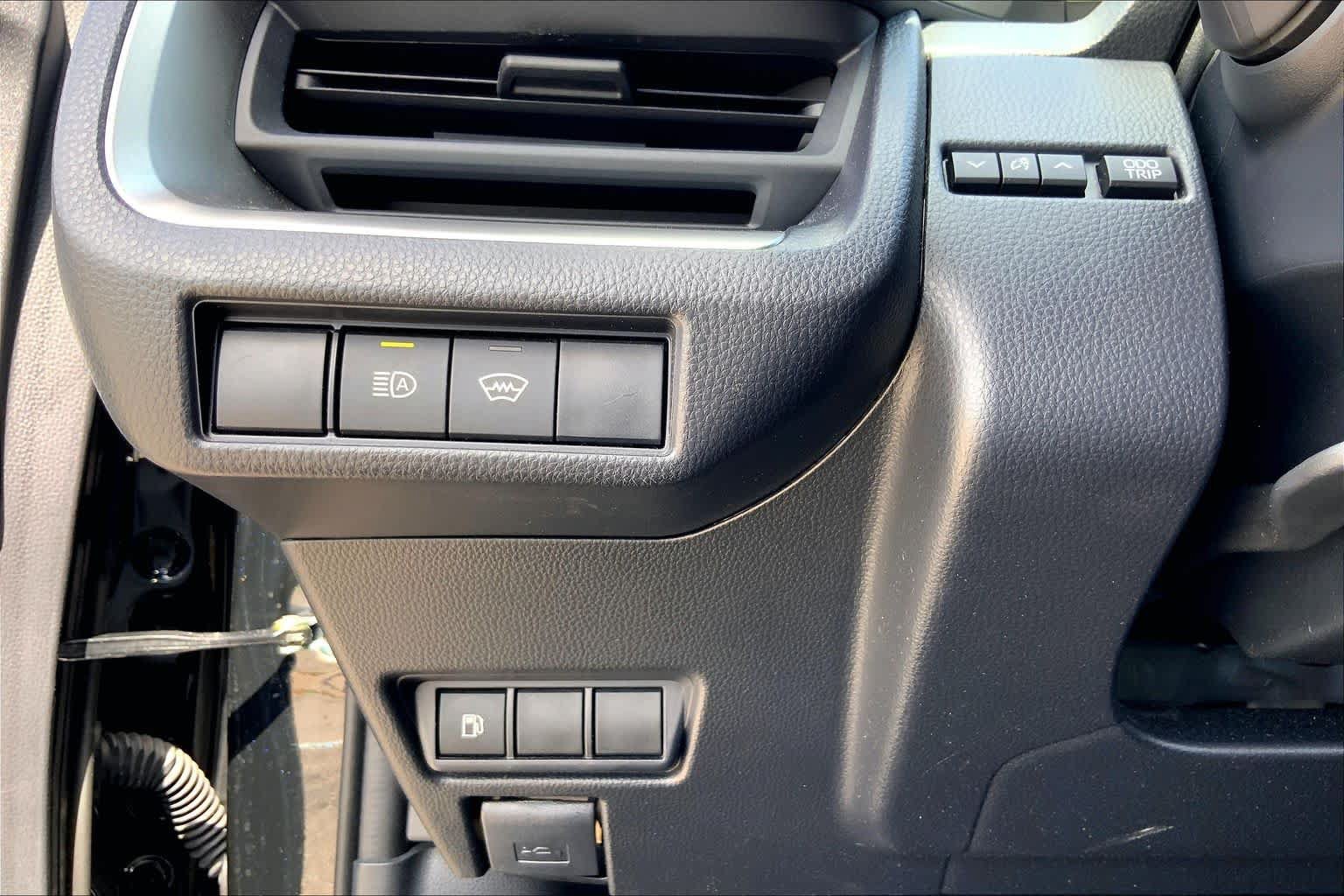 Used 2026 Toyota Prius LE FWD image 33