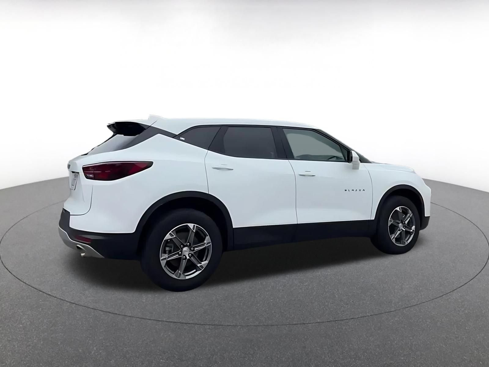 Used 2025 Chevrolet Blazer LT FWD image 13