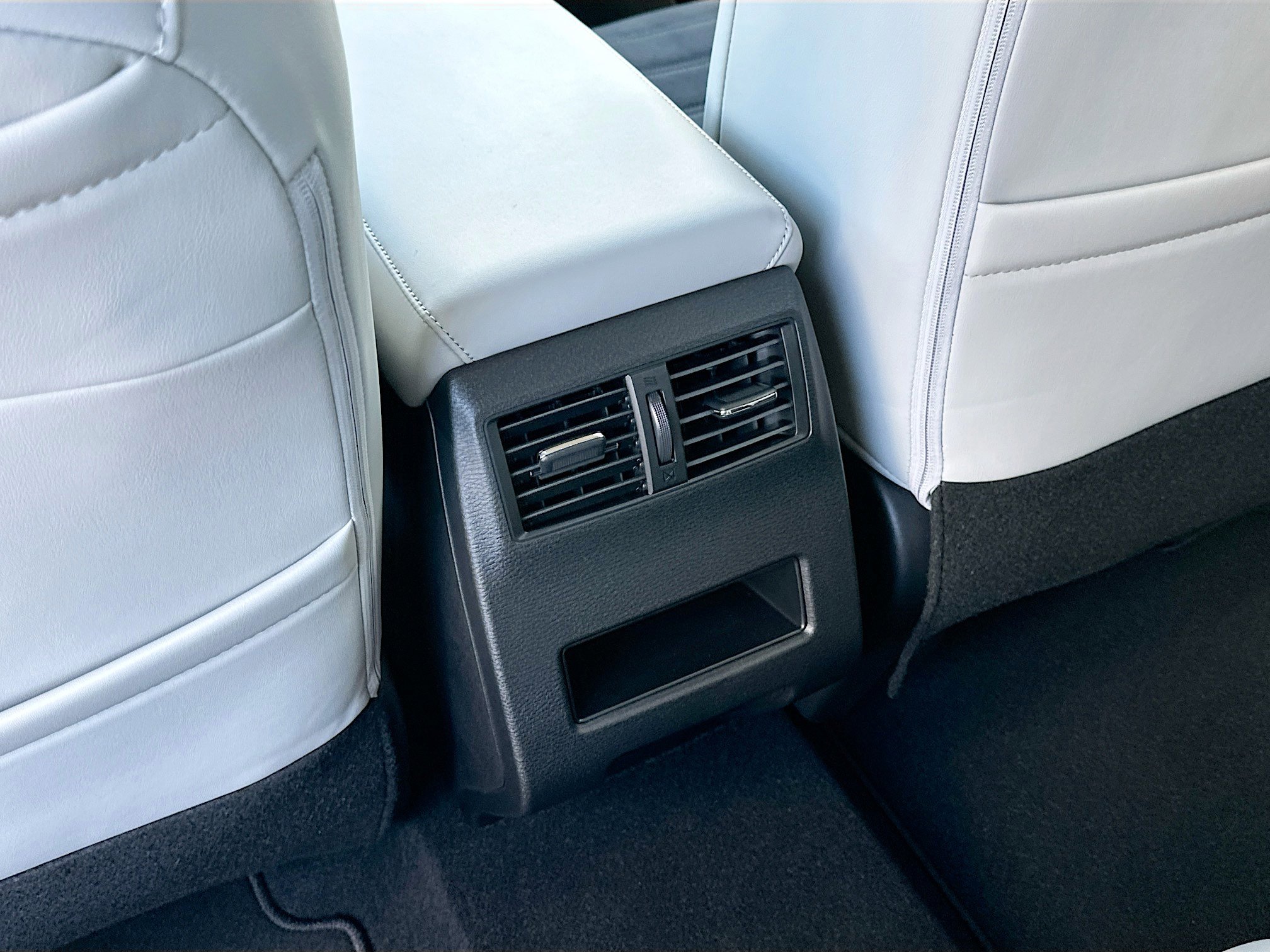 New 2025 Mitsubishi Outlander SE image 19