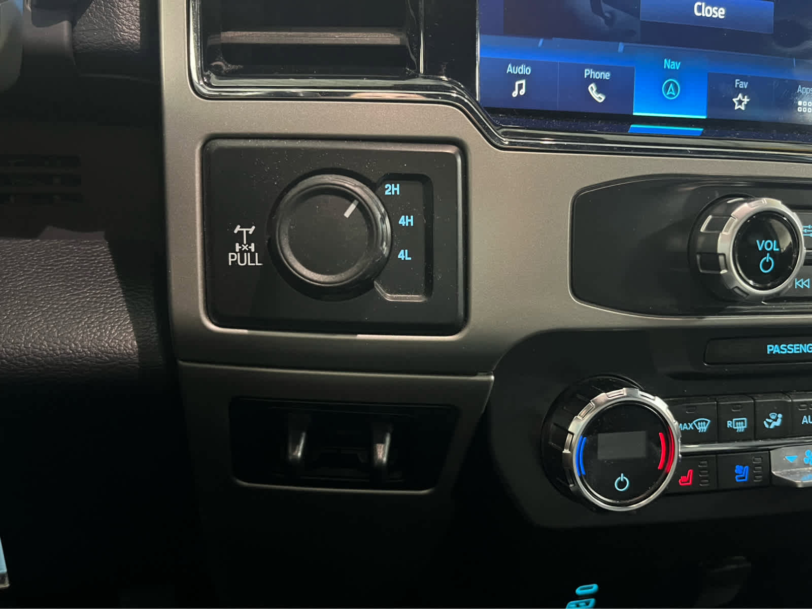 Used 2022 Ford F350 Lariat w/ Chrome Package image 29