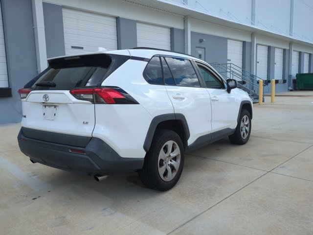 Used 2020 Toyota RAV4 LE FWD image 5