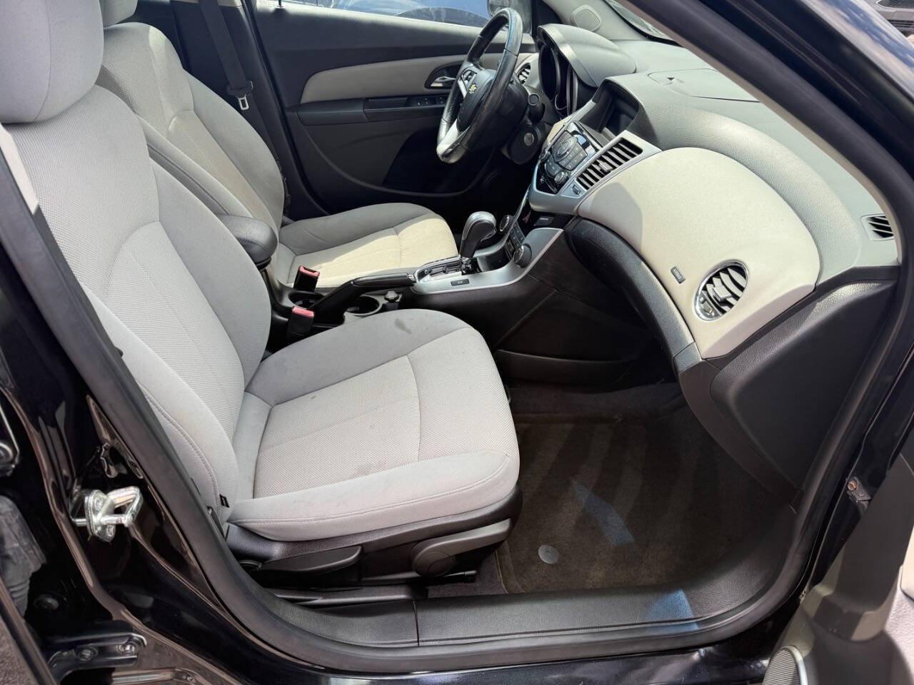 Used 2011 Chevrolet Cruze LT FWD image 8