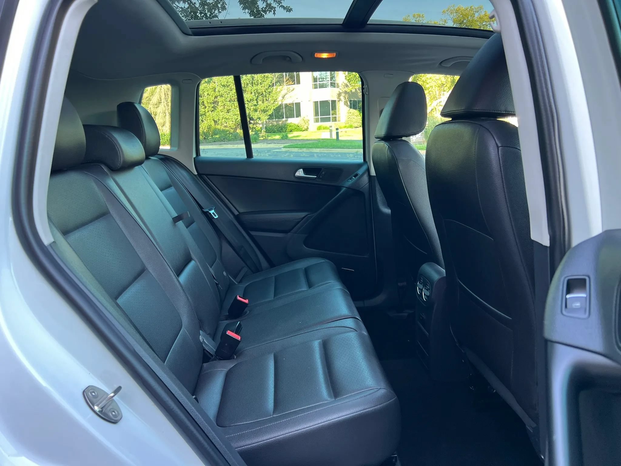 Used 2015 Volkswagen Tiguan SEL AWD/4WD image 14