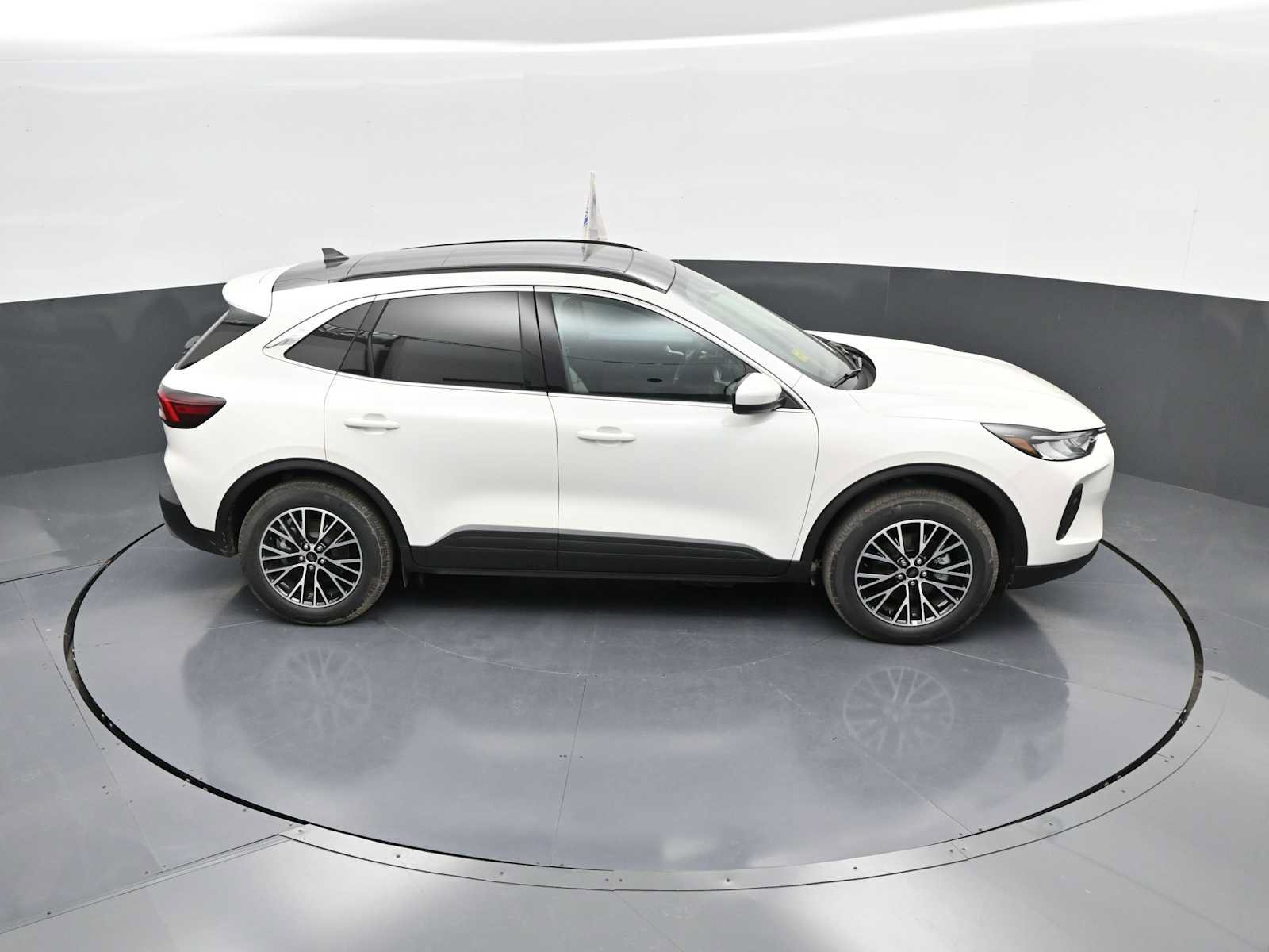 New 2025 Ford Escape SE FWD image 35