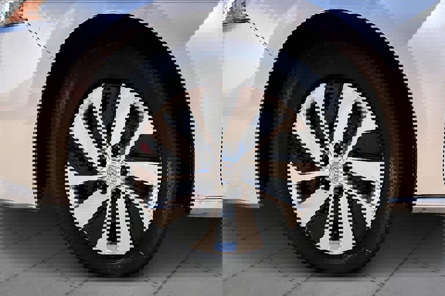 Used 2022 Nissan Pathfinder SV w/ Cargo Package image 10