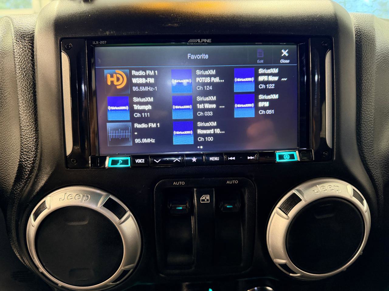 Used 2014 Jeep Wrangler Sahara w/ Connectivity Group AWD/4WD image 40