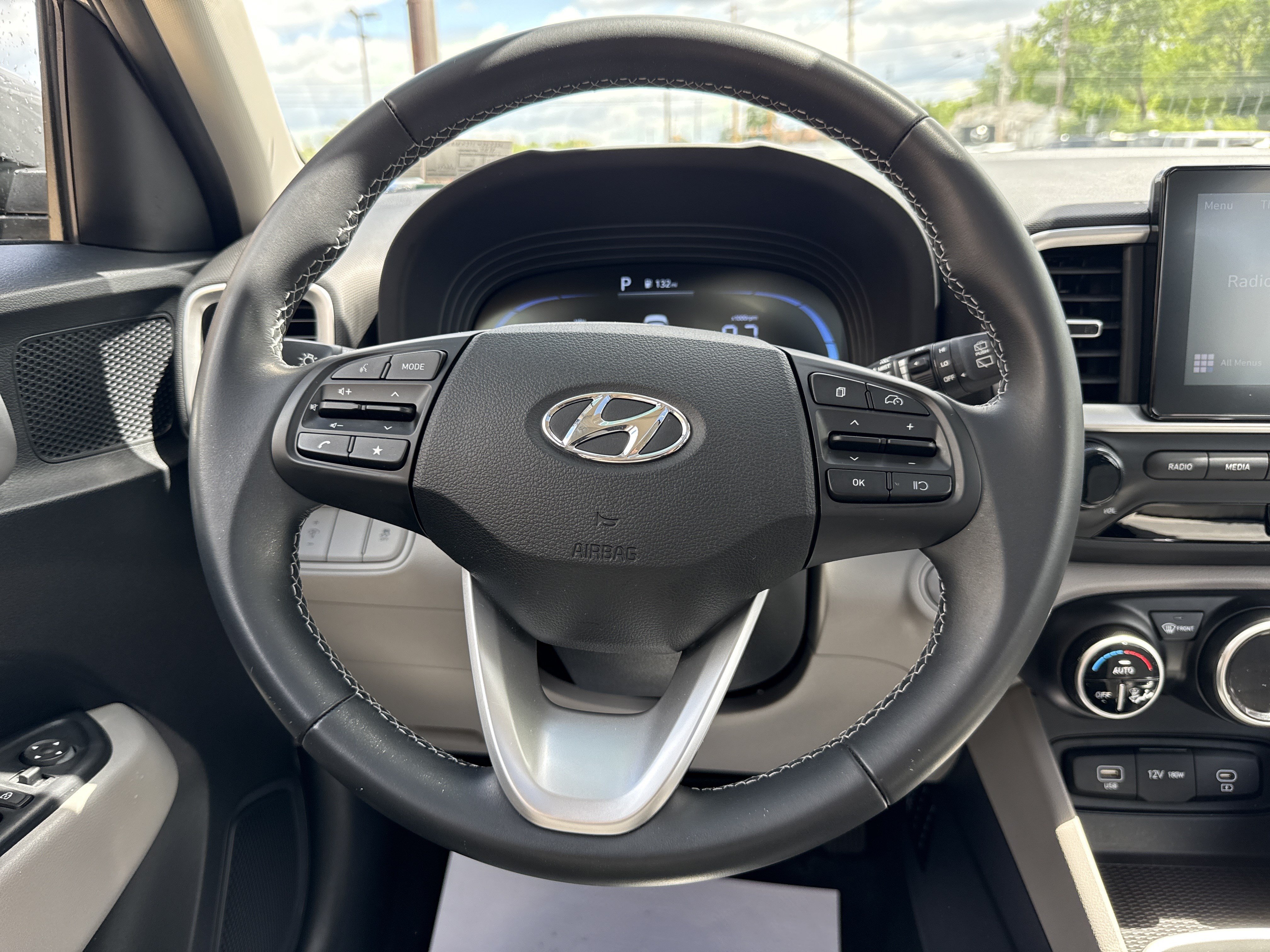 Certified 2025 Hyundai Venue SEL FWD image 19