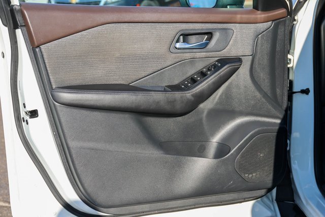 Used 2021 Nissan Rogue SV image 9