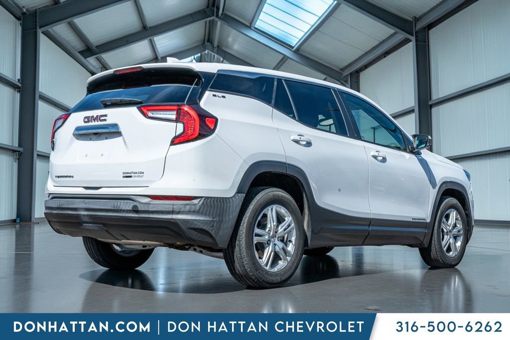 Used 2024 GMC Terrain SLE image 32