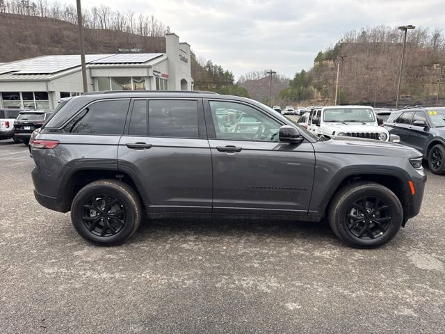 Used 2026 Jeep Grand Cherokee Altitude image 2