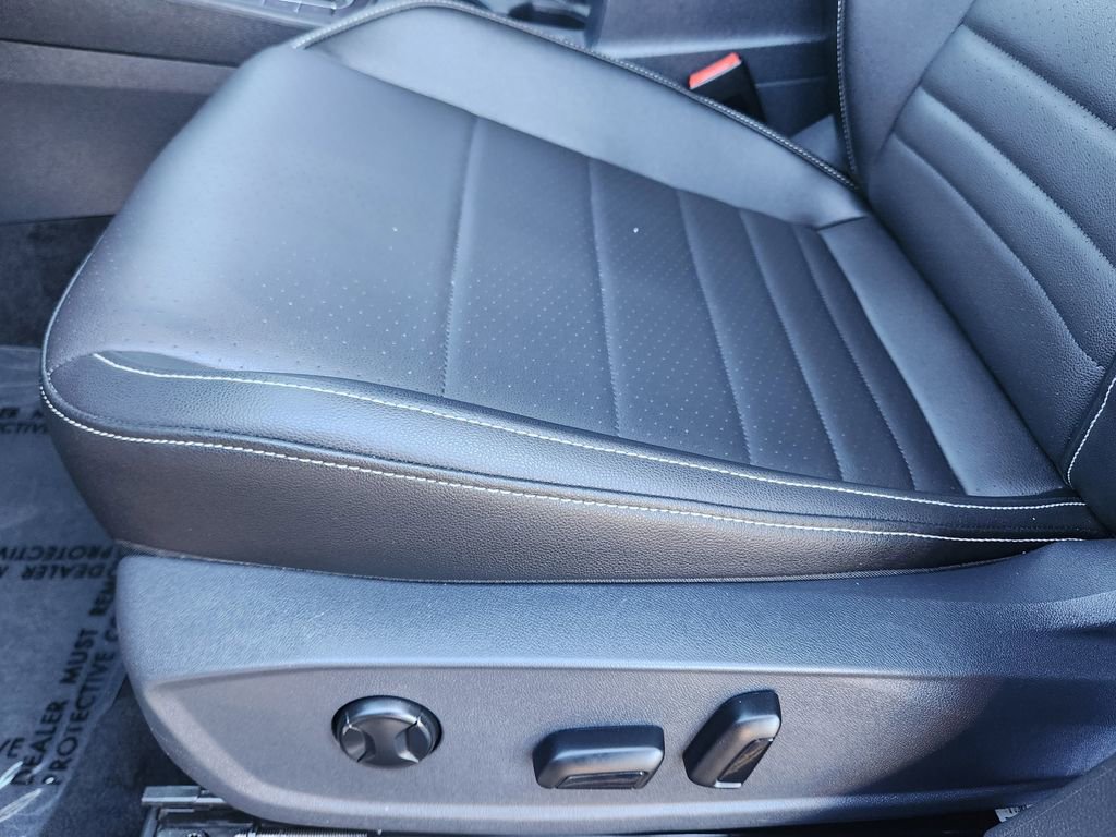 Certified 2022 Volkswagen Jetta SE w/ Panoramic Sunroof Package image 9