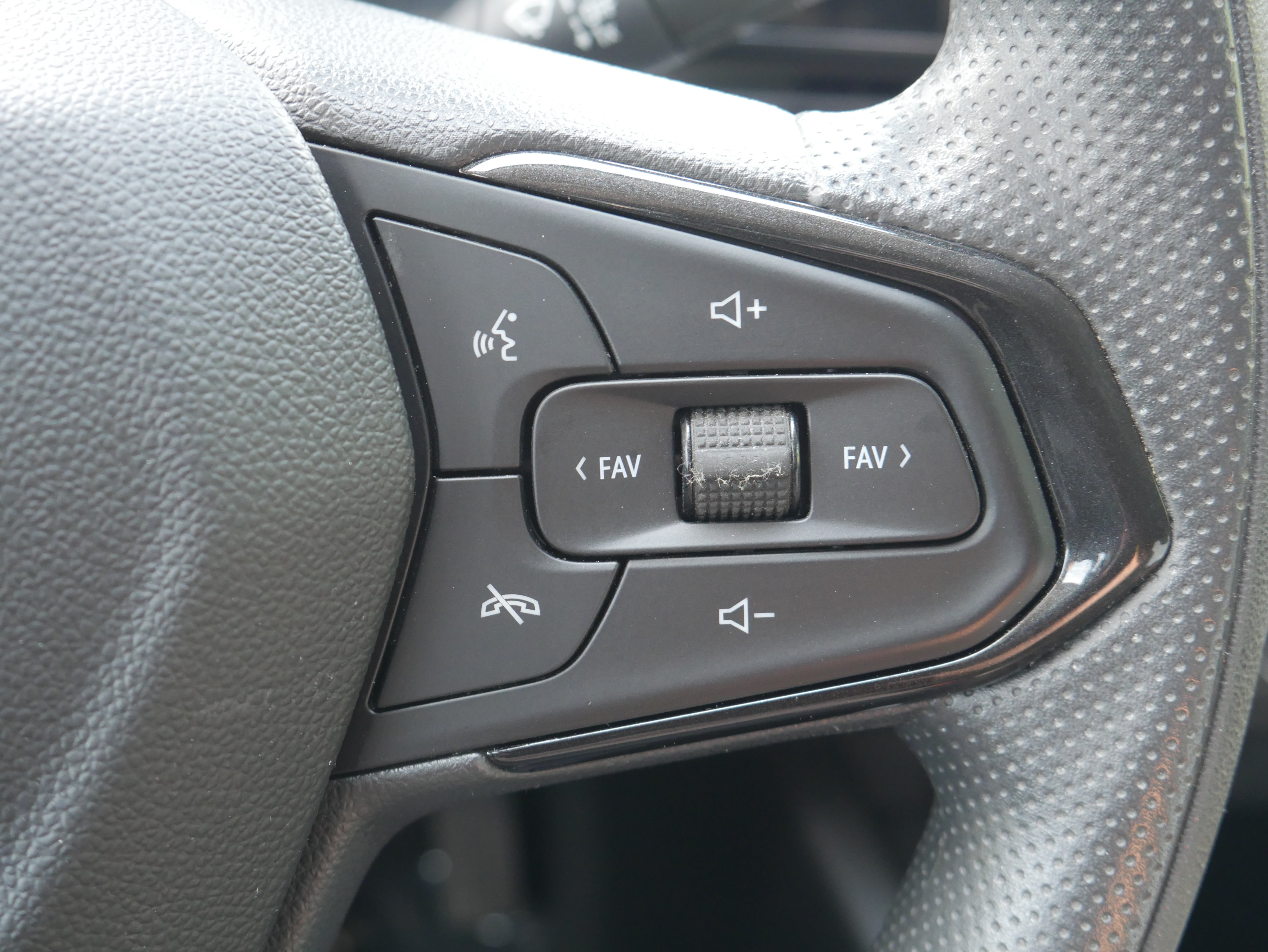 Certified 2024 Chevrolet Trax LS FWD image 23
