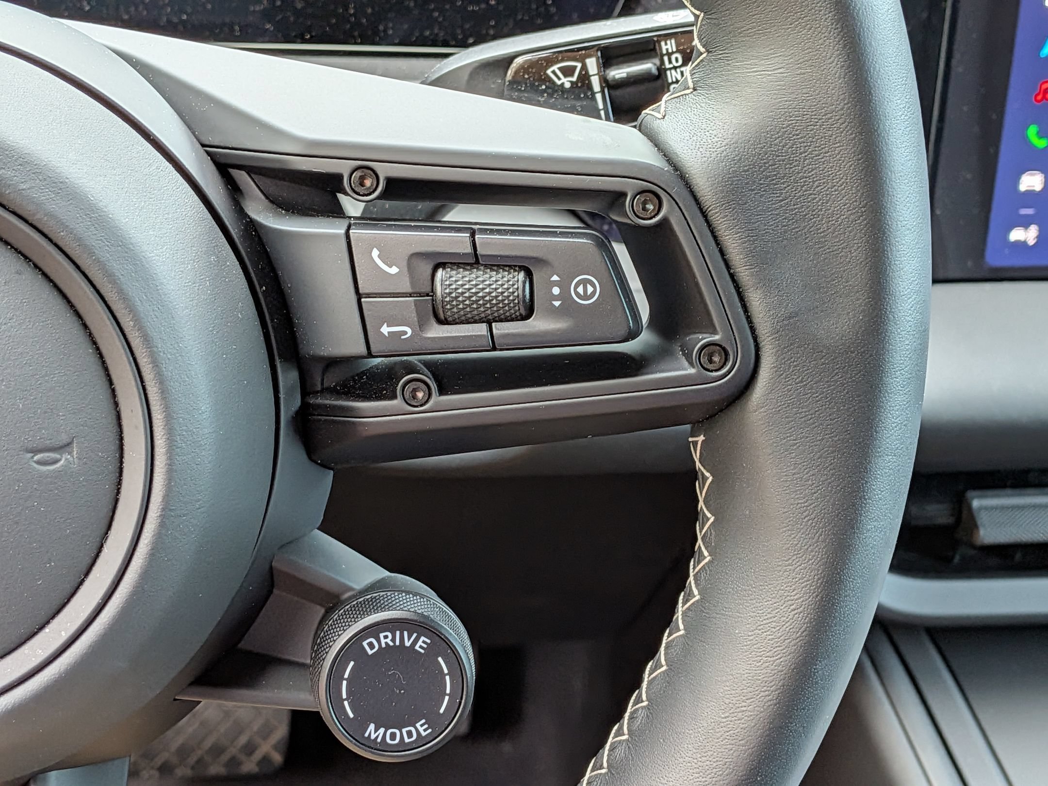 Certified 2025 Porsche Macan Electric RWD image 10