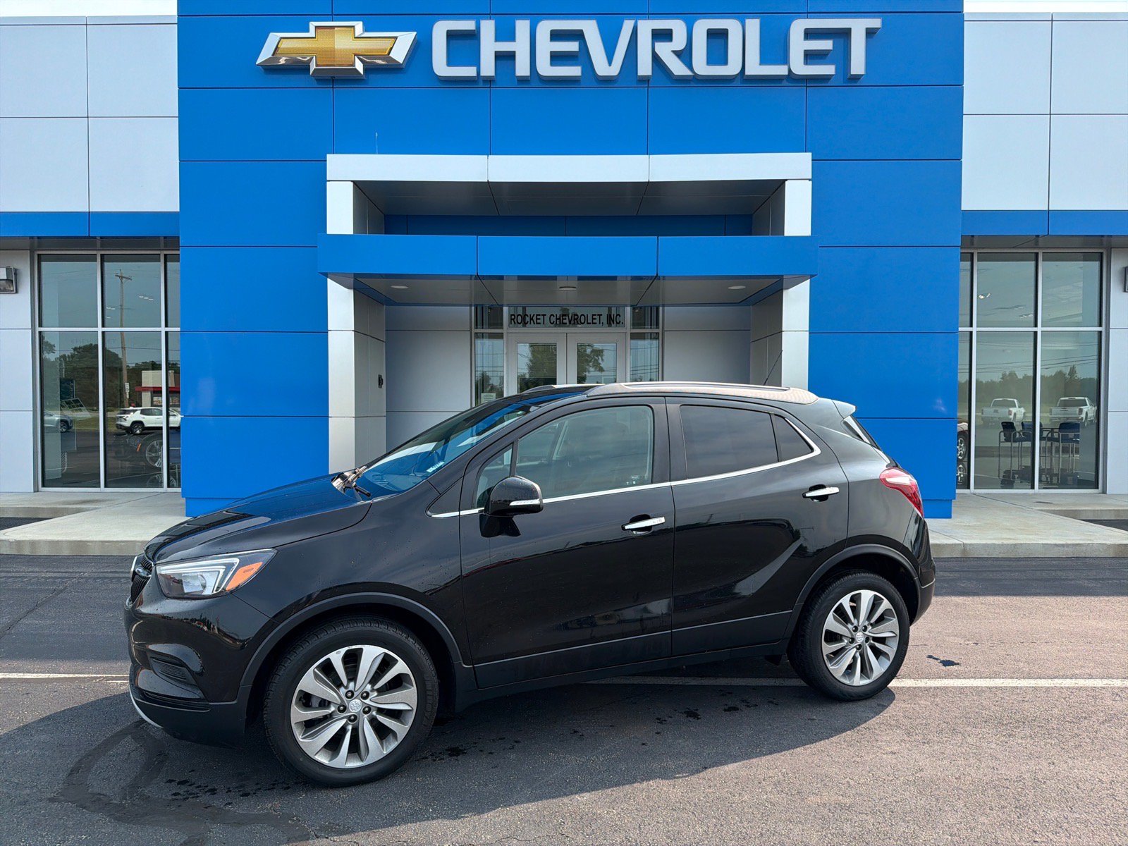 Used 2019 Buick Encore Preferred FWD image 1