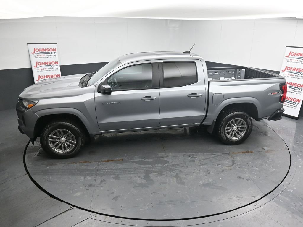 Used 2023 Chevrolet Colorado LT w/ LT Convenience Package II AWD/4WD image 27