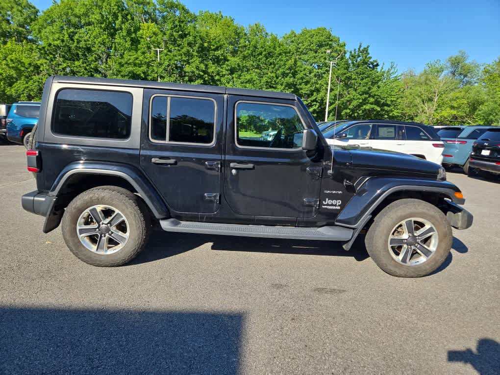 Used 2018 Jeep Wrangler Unlimited Sahara w/ Dual Top Group AWD/4WD image 3