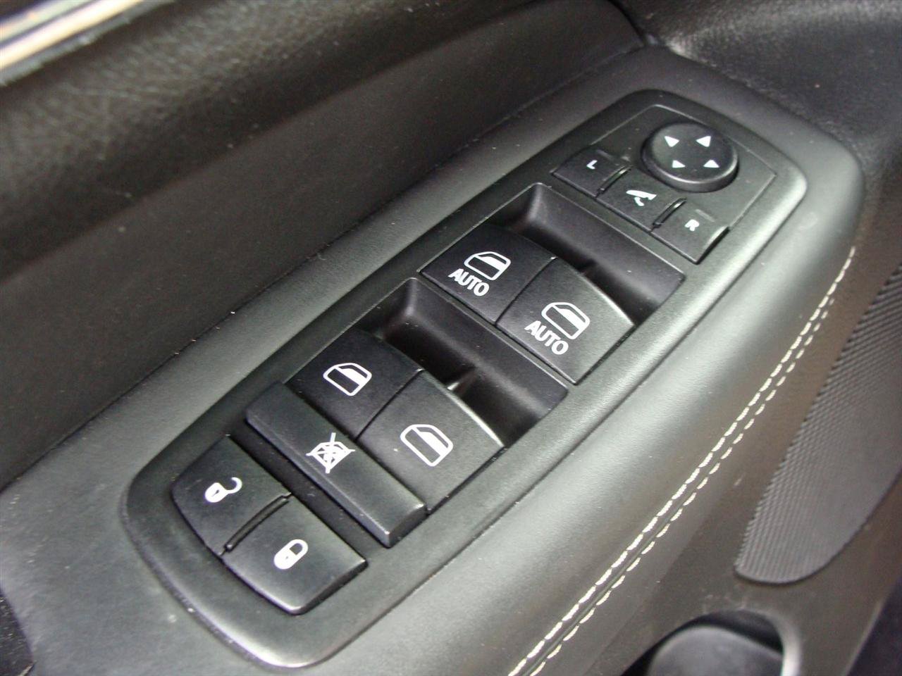 Used 2014 Jeep Grand Cherokee Overland AWD/4WD image 29
