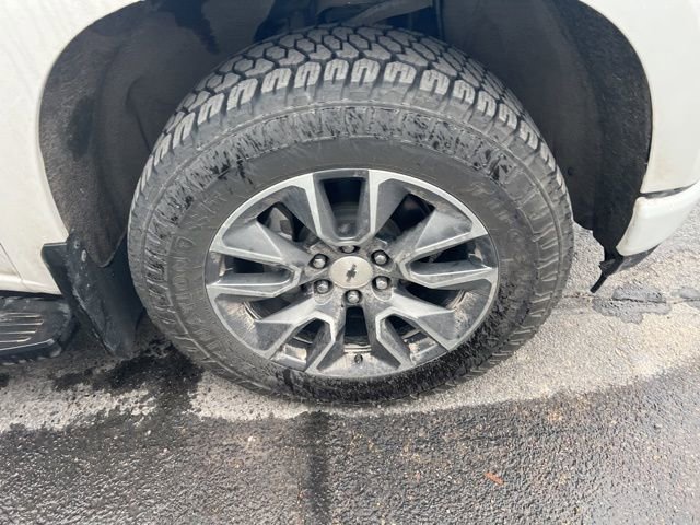 Used 2022 Chevrolet Silverado 1500 High Country w/ Technology Package AWD/4WD image 8