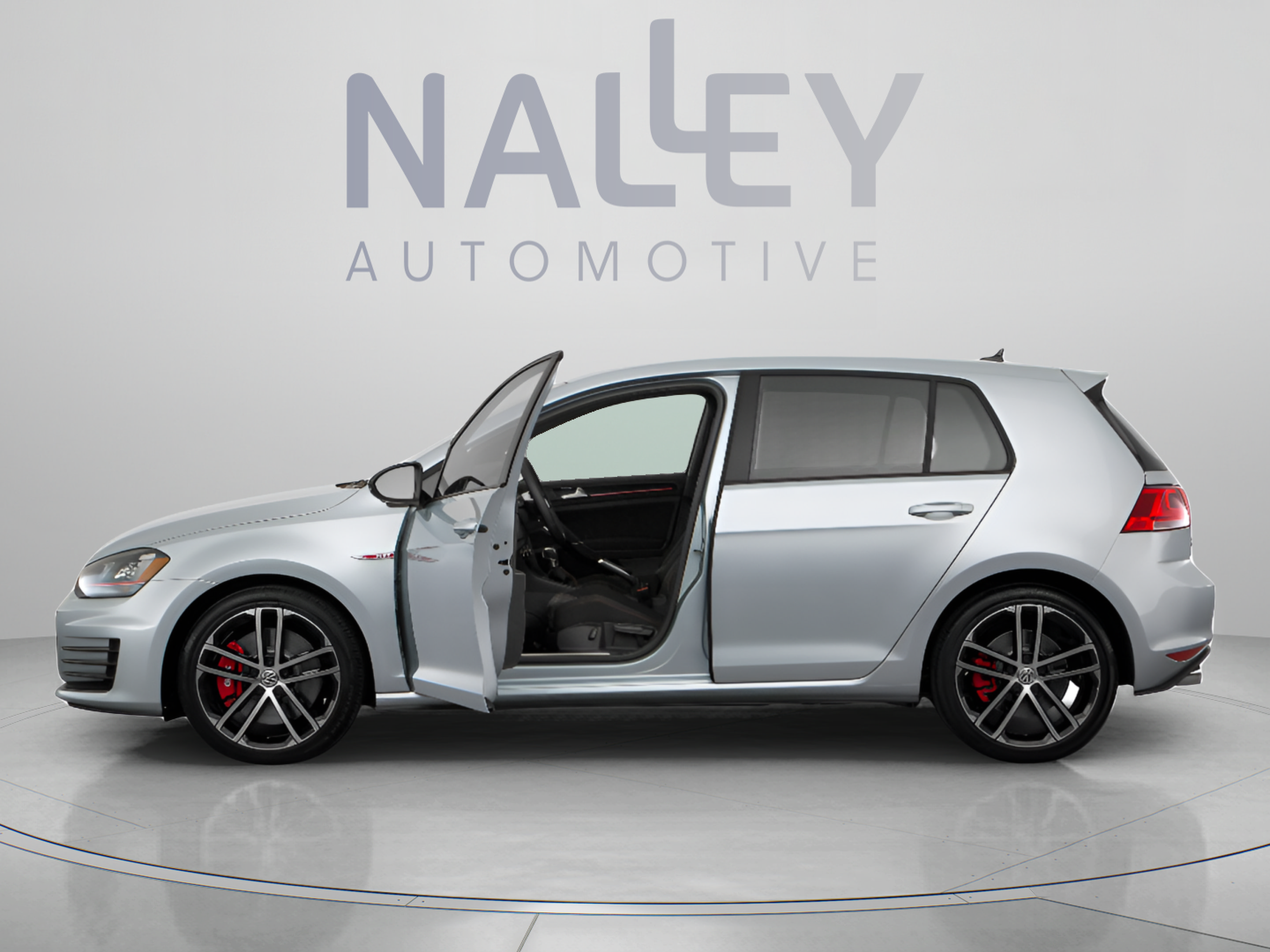 Used 2017 Volkswagen Golf 4-Door FWD image 2