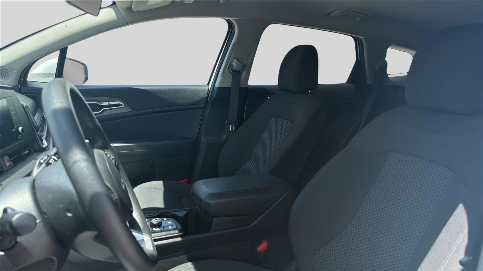 Used 2023 Kia Sportage LX AWD/4WD image 17