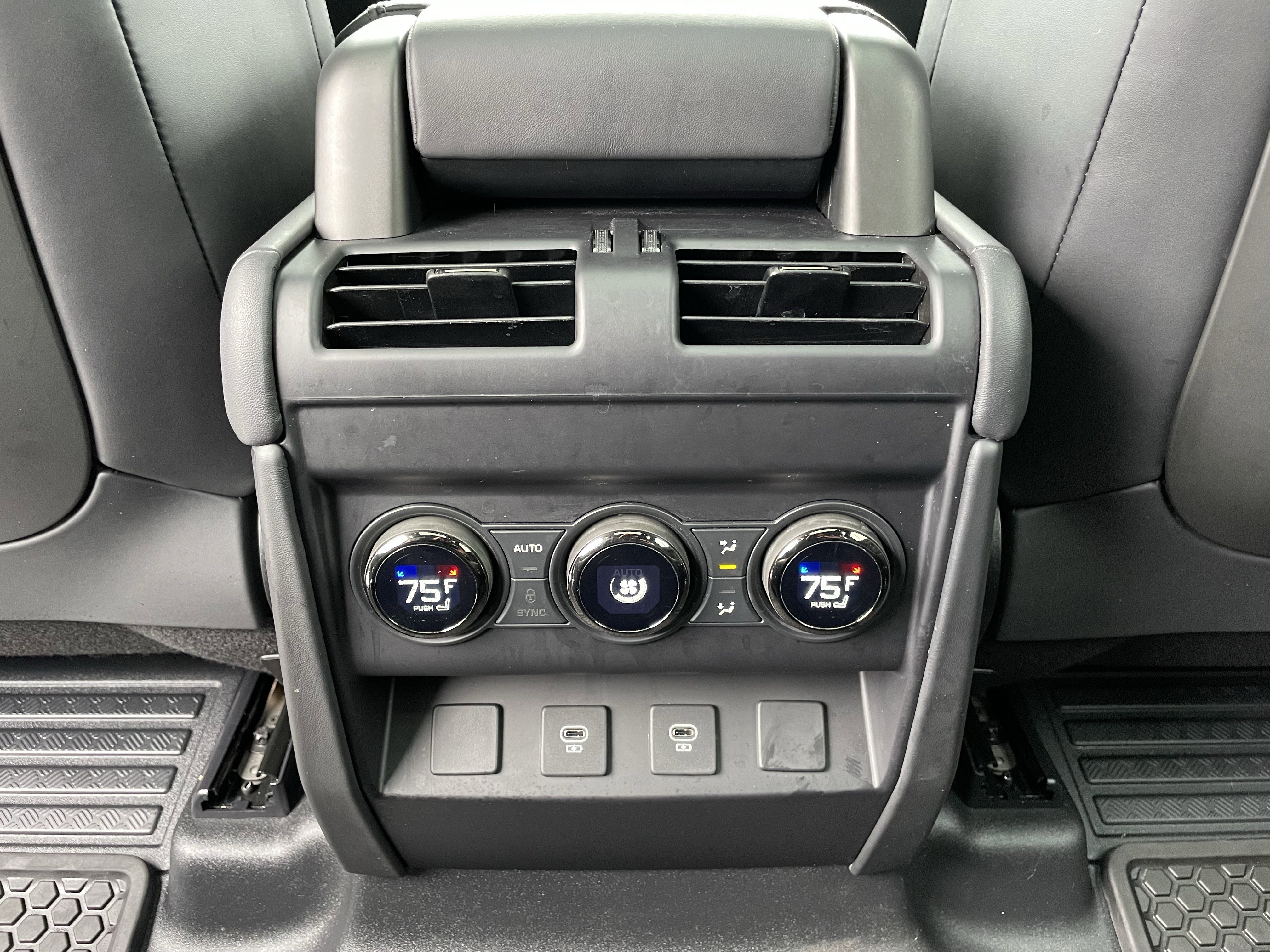 Used 2025 Land Rover Defender 110 image 26