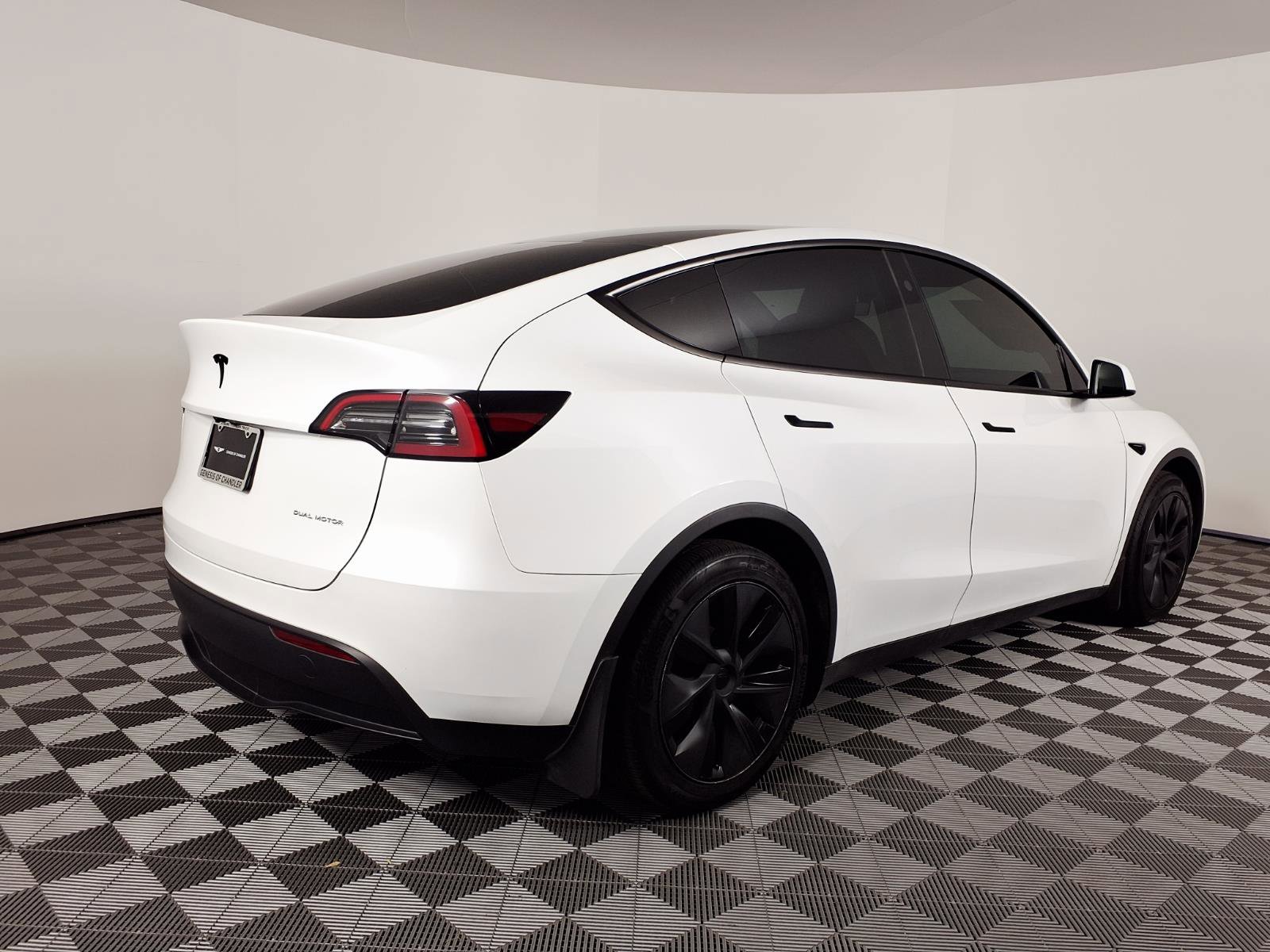 Used 2025 Tesla Model Y Long Range image 4