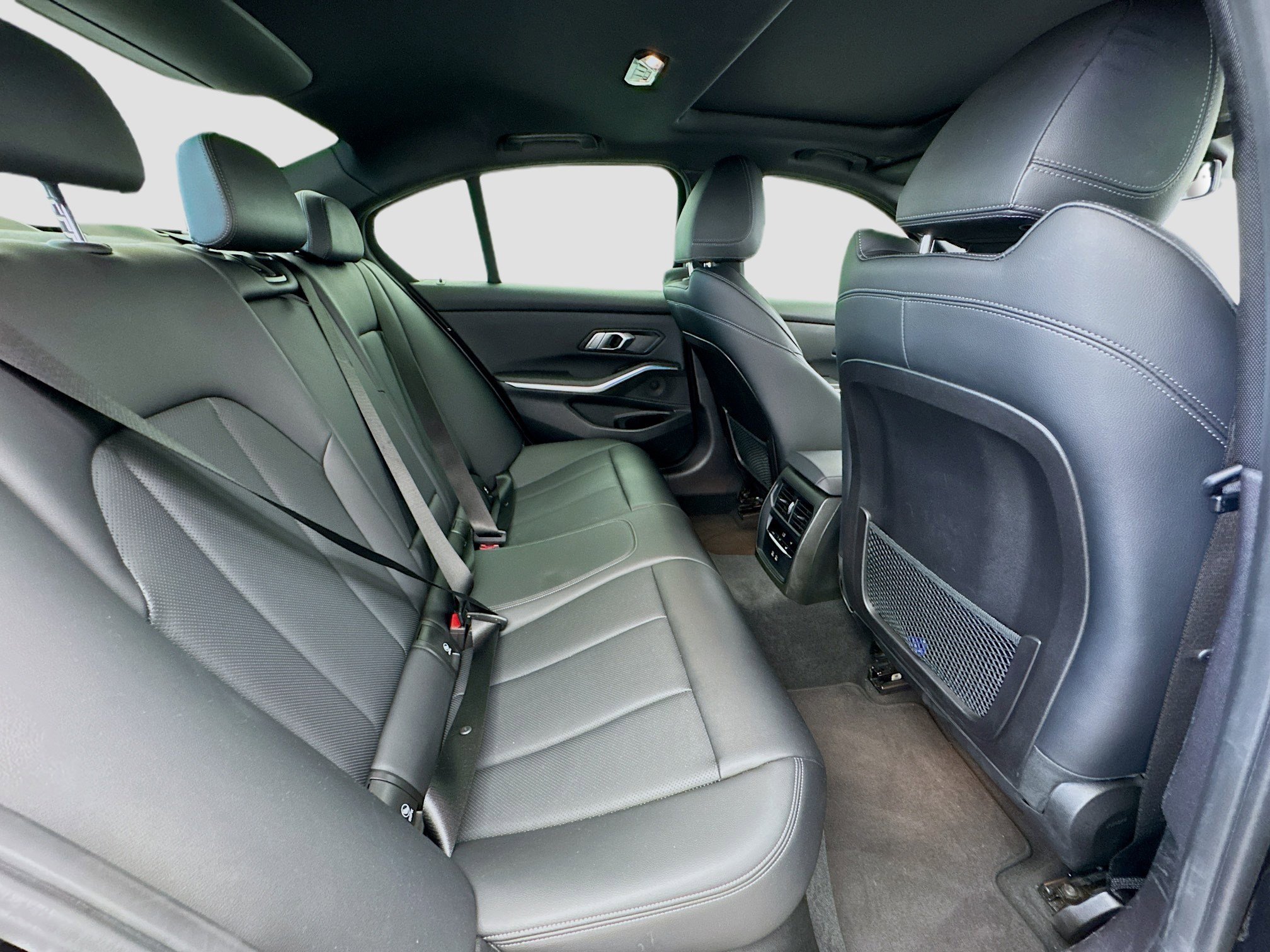 Used 2022 BMW 330e w/ M Sport Package RWD image 19